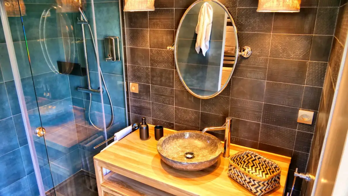 Salle de baion de la chambre l'Amandier