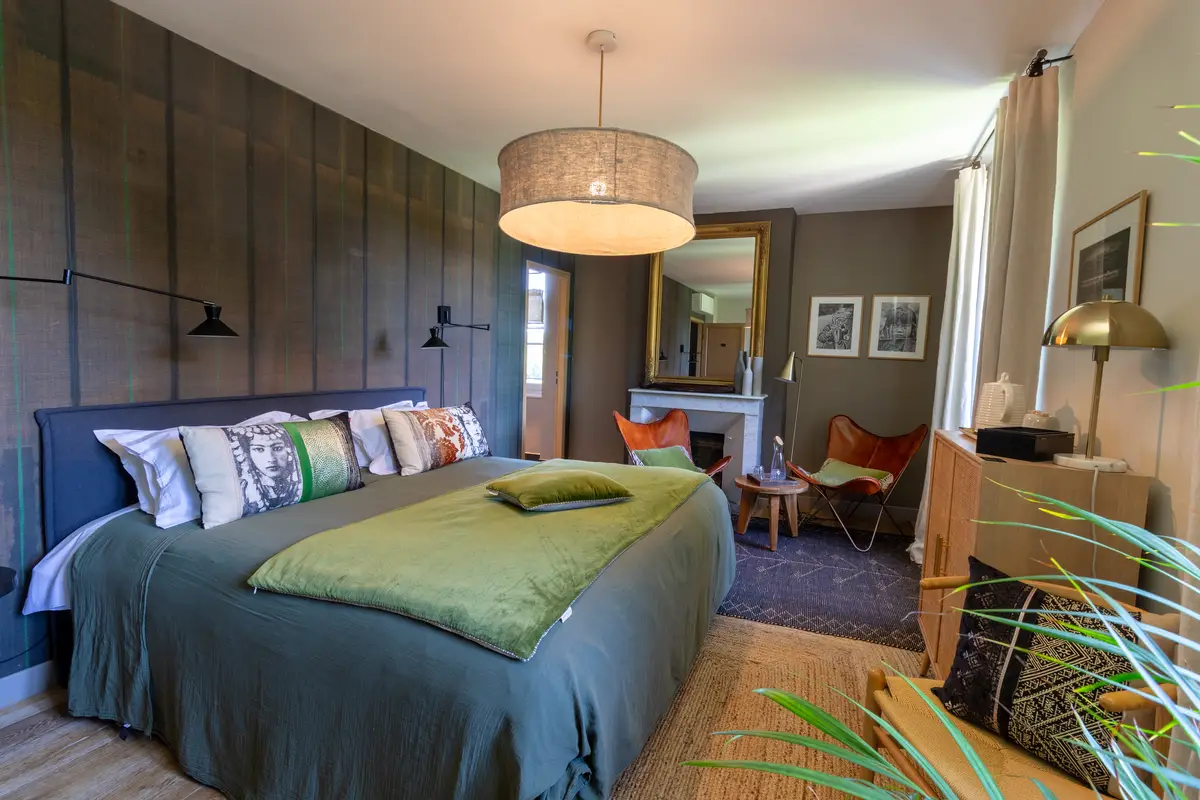 Almond tree Guest room
