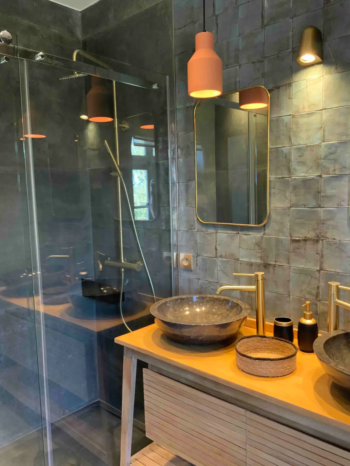 Salle de bains de la chambre l'Olivier